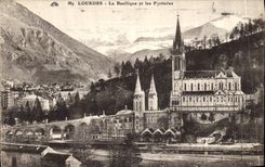 CPA Lourdes La Basilique et les Pyrenees 