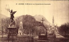 CPA Lourdes St Michel et vue d'ensemble de l'Esplanade 