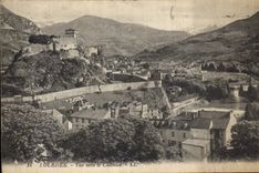 CPA Lourdes Vue vers le Chateau 