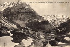 CPA Gavarnie Le Village de Gavarnie et le Pic Secuniat