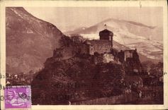 CPA Lourdes Le Chateau Fort et les Montagnes 