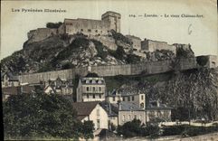 CPA Les Pyrenees Illustrees Lourdes le vieux Chateau fort 