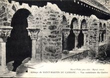 CPA Abbaye de Saint Martin du Canigou Vue exterieure du Cloitre 