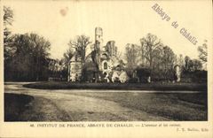 CPA Institut de France Abbaye de Chaalis l'avenue et le Ruines 