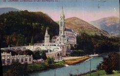 CPA Lourdes La Basilique et l'abri des Petarins 