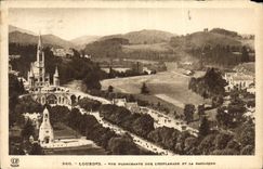 CPA Lourdes Vue plongeante sur L'Esplanade et la Basilique 