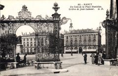 CPA Nancy un Coin de la Place Stanislas Grilles de Jean Lamour 