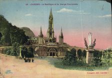 CPA Lourdes La Basilique et la Vierge Couronnee 