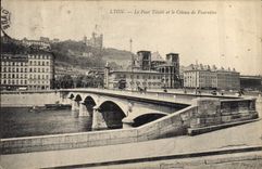 CPA Lyon Le Pont Tilsiltt et le Coteau de Fourviere 