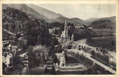 CPA Lourdes La Basilique vue du Chateau fort 