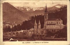 CPA Lourdes La Basilique et les Pyrenees 