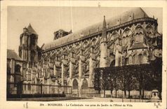 CPA Bourges La Cathedrale vue prise du Jardin de l'Hotel de Ville 