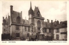 CPA Bourges Palais Jacques Coeur et statue 