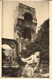 CPA Arles Bouches du Rhone le Theatre Antique et statue de Niobe 