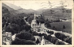 CPA Lourdes la Basilique vue du Chateau Fort 