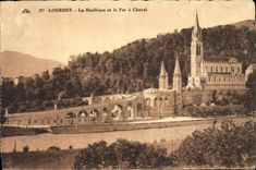 CPA Lourdes la Basilique et le Fer a Cheval 