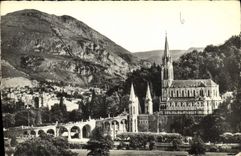CPA Lourdes la Basilique vue de cote 