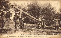 CPA Lourdes le Calvaire II station Jesus Charge de sa Croix 