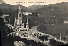 CPA Lourdes la Basilique vue plongeante 