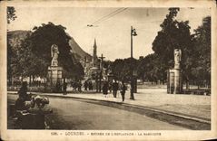 CPA Lourdes entree de l'Esplanade la Basilique 