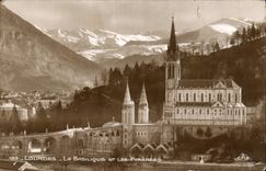 CPA Lourdes la Basilique et les Pyrenees 