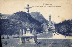 CPA Les Pyrenees Lourdes Le calvaire Breton 