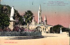 CPA Les Hautes Pyrenees Lourdes la Vierge couronnee l'esplanade et la Basilique 