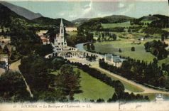 CPA Lourdes la Basilique et l'Esplanade 