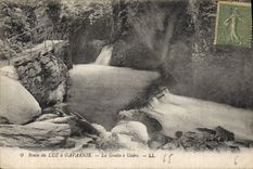 CPA Route du Luz a Gavarnie la Grotte a Gedre 