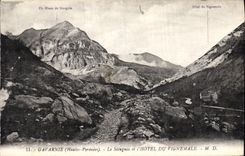 CPA Gavarnie Hautes Pyrenees le Secugnia et l'Hotel du Vignemale 