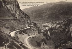 CPA Route de Cauterets a Pierrefitte le Tunnel les deux Routes Vue sur Pierrefitte 