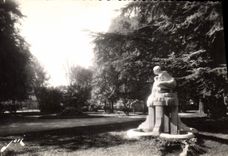 CPA Bagneres du Bigorre H P Square des Vignaux la Danaide 