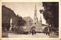 CPA Lourdes la Basilique et la Vierge Couronnee 