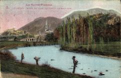 CPA Les Hautes Pyrenees Lourdes Bords du Gave le Port et la Basilique 