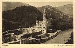 CPA Lourdes La Basilique et le Gave 