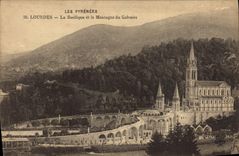 CPA Les Pyrenees lourdes la Basilique et la Montagne du Calvaire 