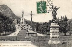 CPA Lourdes La Statue de Saint Michel 