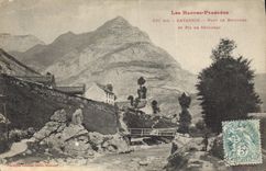 CPA Les Hautes Pyrenees Gavarnie Pont de Brioules et pic de Secugnac