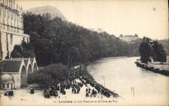 CPA Lourdes Les Piscines et le Gave de Pau 