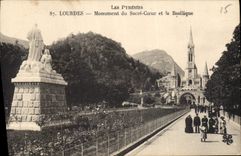 CPA Les Pyrenees Lourdes Monument du Sacre Coeur et la Basilique 