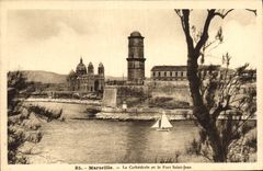 CPA Marseille La Catherdale et le Fort Saint Jean 