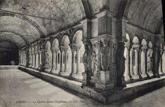 CPA Arles Le Cloite Saint Trophime 