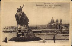 CPA Marseille Monument aux Heros de la mer et la Cathedrale 