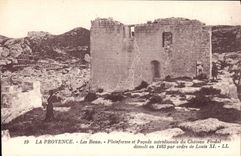 CPA La Provence Les Baux Plateforme et facade meridionale du Chateau Feodal demoli en 1483 par ordre