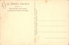 CPA La Douce France Toulouse Hte Garonne Le Donjon du Capitole et le Square 