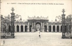CPA Nancy L'Arc de Triomphe pris de la Place Carriere et Grilles de Jean Lamour 