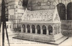 CPA Aubazine Interieure de L'Eglise Tombeau de St Etienne 