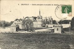 CPA Chantilly principale et ensemble du Chateau 