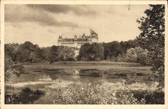 CPA Chateau de Pierrefonds Oise Vue generale prise de L'Etang 