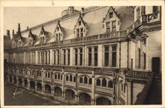 CPA Chateau de Pierrefonds Oise Colonnade de la Cour d'Honneur 